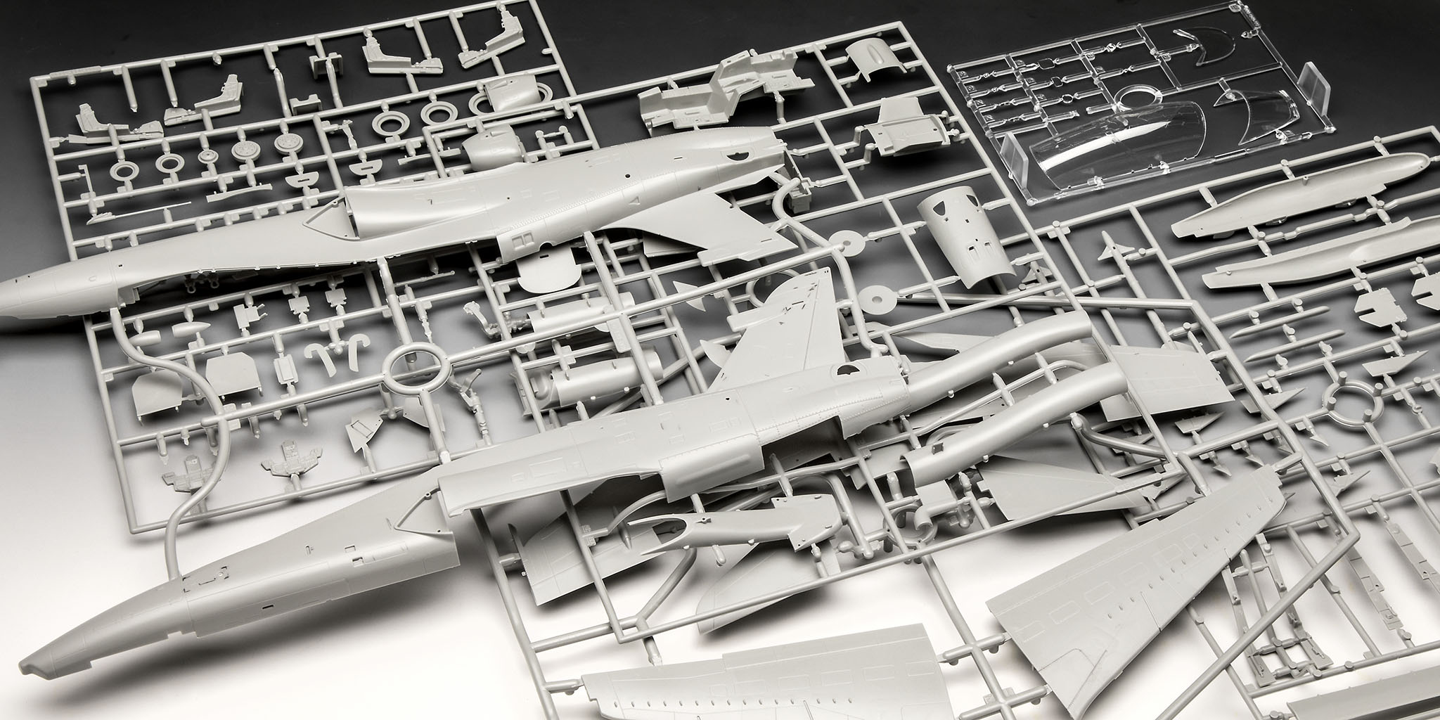 Revell BAe HAWK T2 1:32 スケールモデル KIT PARA MONTAR REVELL AVIÃO BAE HAWK T2 1/32 158 PEÇAS REV 03852